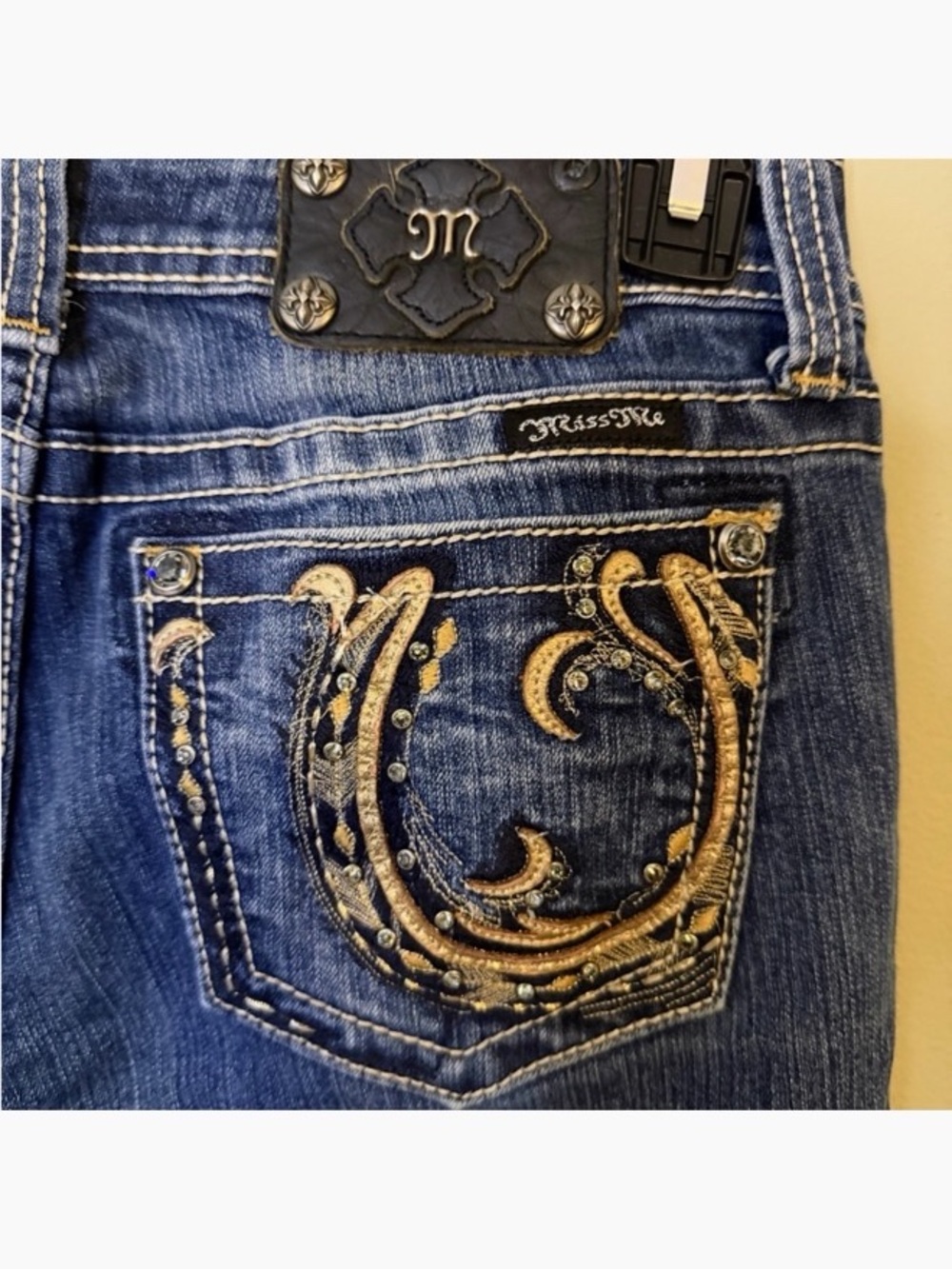 Gorgeous Miss Me Skinny Jeans With Horseshoe Embroidered Pockets 32-1/2” Inseam